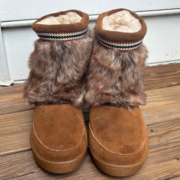 MINNETONKA Boots WOMENS Size 9 Brown Suede Faux Fur Pull On Mukluk. - Picture 1 of 5